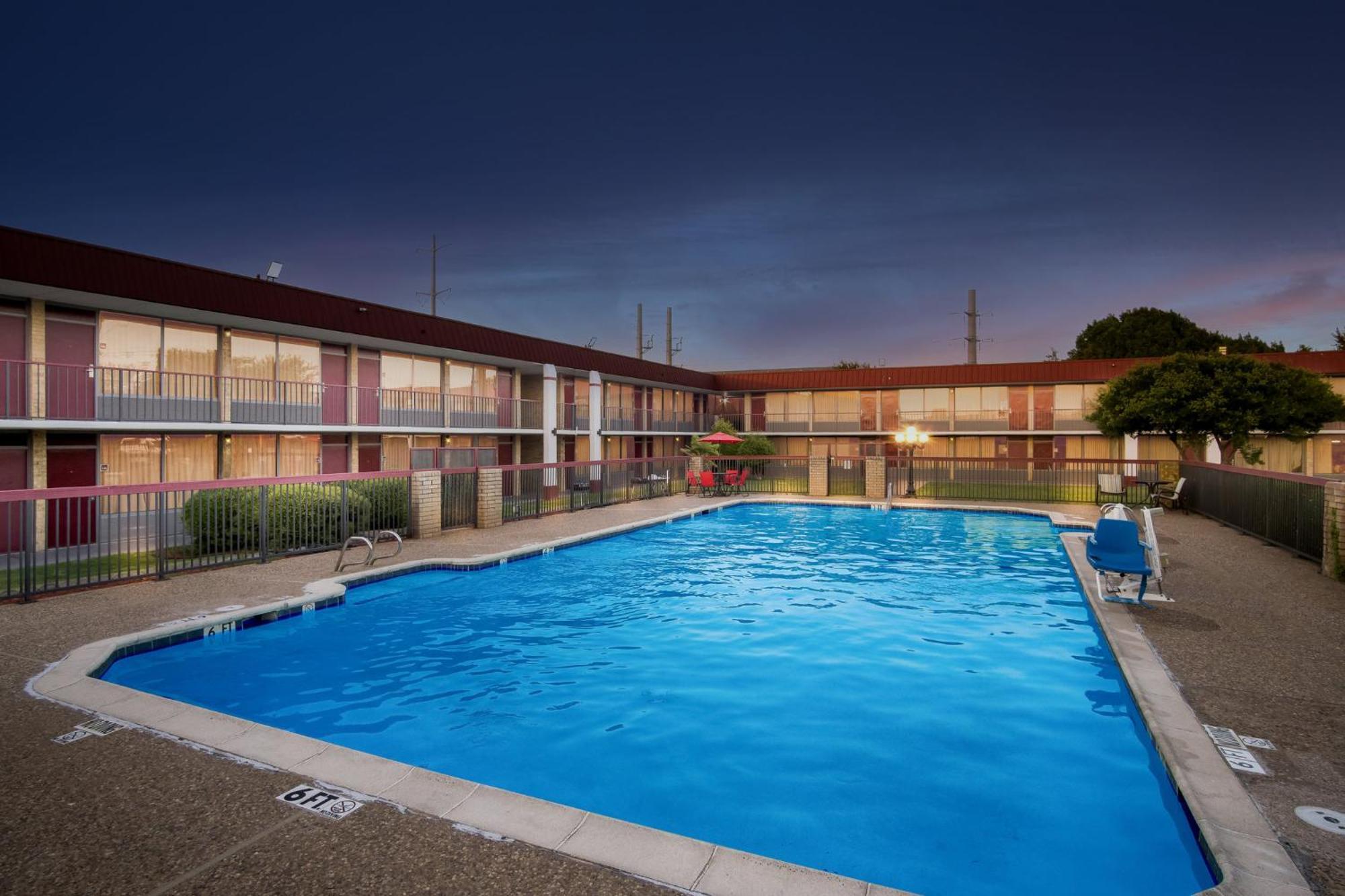 Red Roof Inn & Conference Center Mckinney Exterior foto